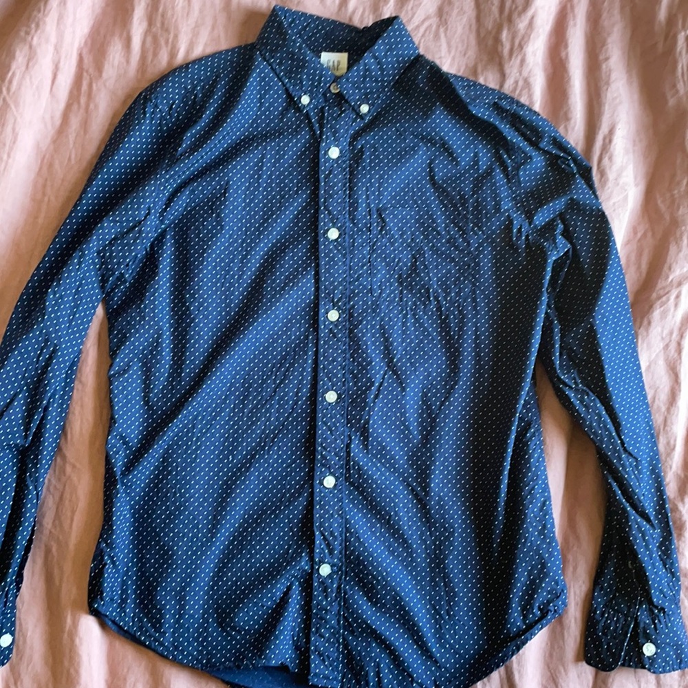 Medium GAP casual button down shirt.